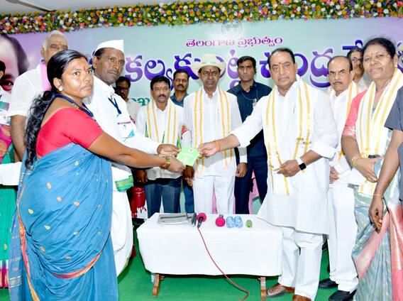 In Pics: ఆసిఫాబాద్‌లో సీఎం కేసీఆర్ పర్యటన, కలెక్టరేట్ ప్రారంభం - ఫోటోలు