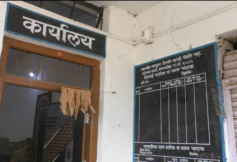 Chandrapur News opposition alleges that five thousand quintals of paddy Scam in the paddy buying and selling organization  Chandrapur News : धान खरेदी-विक्री संस्थेत पाच हजार क्विंटल धानाचा अपहार, चंद्रपुरातील एका संस्थेवर आरोप 