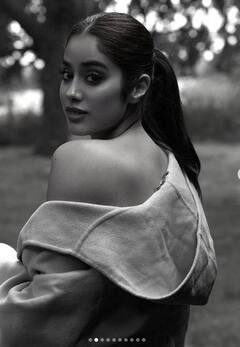 Janhvi Kapoor: ਜਾਹਨਵੀ ਕਪੂਰ ਨੇ ਸ਼ੂਟਿੰਗ ਦੌਰਾਨ ਕਰਵਾਇਆ ਫੋਟੋਸ਼ੂਟ, ਖਿਸਕਦੇ ਹੋਏ ਟਾਪ 'ਚ ਸ਼ੇਅਰ ਕੀਤੀਆਂ ਬੋਲਡ ਤਸਵੀਰਾਂ