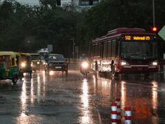 दिल्ली में रुक-रुककर बारिश, तापमान गिरा लेकिन उमस से कब मिलेगी राहत? जानें