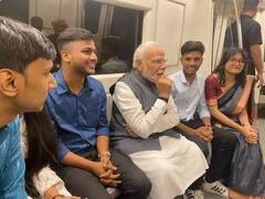 ਕਾਰਡ ਨਾਲ ਕੀਤੀ ਐਂਟਰੀ, ਮੈਟਰੋ ਰਾਹੀਂ ਕੀਤੀ ਪੀਐਮ ਮੋਦੀ ਨੇ ਕੀਤੀ ਯਾਤਰਾ, ਨੌਜਵਾਨਾਂ ਨਾਲ ਕੀਤੀ ਗੱਲਬਾਤ