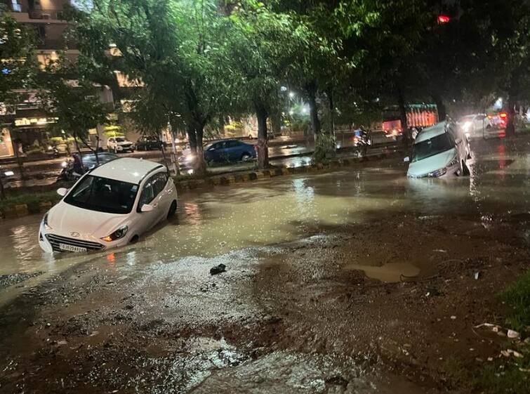 Heavy Rainfall in Ahmedabad city  Ahmedabad Rain: અમદાવાદ શહેરમા જળબંબાકાર, અનેક વિસ્તારો પાણીમાં ગરકાવ, વાહનચાલકો અટવાયા