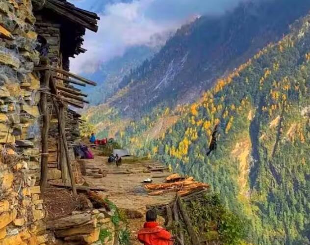 ਉਤਰਾਖੰਡ ਦਾ ਹਰ ਕੋਨਾ ਖੂਬਸੂਰਤ ਹੈ। ਪਰ ਉੱਤਰਾਖੰਡ ਦੀਆਂ ਕੁਝ ਥਾਵਾਂ ਮਾਨਸੂਨ ਦੌਰਾਨ ਸੁਰੱਖਿਅਤ ਨਹੀਂ ਹਨ। ਇਨ੍ਹਾਂ ਵਿੱਚ ਧਾਰਚੂਲਾ, ਕੇਦਾਰਨਾਥ, ਬਾਗੇਸ਼ਵਰ, ਅਲਮੋੜਾ ਦੇ ਕੁਝ ਸਥਾਨ ਸ਼ਾਮਲ ਹਨ। ਇੱਥੇ ਬਾਰਿਸ਼ ਦੌਰਾਨ ਸਥਿਤੀ ਬਹੁਤ ਖਰਾਬ ਹੋ ਜਾਂਦੀ ਹੈ। ਆਵਾਜਾਈ ਪੂਰੀ ਤਰ੍ਹਾਂ ਵਿਘਨ ਪਾ ਸਕਦੀ ਹੈ।