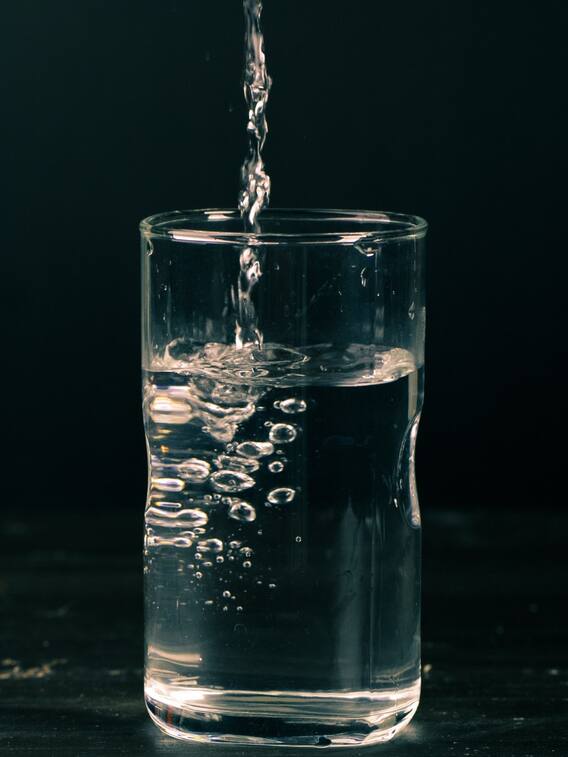 पानी में मिलाएं ये दो चीजें, पाचन रहेगा दुरुश्त