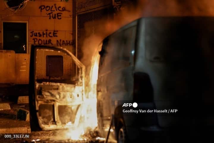 प्रेमासाठी ओळखली जाणारी फ्रान्सची राजधानी पॅरीस गेल्या 48 तासांपासून अशांत आहे. (Photo Credit - AFP Emmanuel Dunand/AFP)