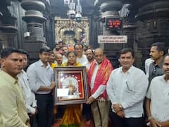 Kolhapur news: मंत्री राधाकृष्ण विखे पाटलांनी सपत्नीक घेतले करवीर निवासिनी अंबाबाईचे दर्शन