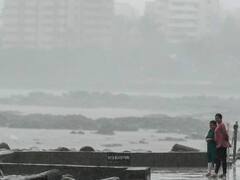 Mumbai Rains: मुंबई में बारिश से ट्रैफिक जाम, झीलों का जलस्तर चढ़ा, देखें तस्वीरें