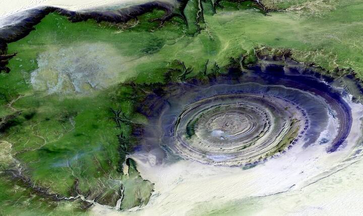 એન્ટાર્કટિકામાં સિસ્મોલોજી કેન્દ્રોની મદદથી નિષ્ણાતોએ અંદરના વિશાળ ઊંચા પર્વતો શોધી કાઢ્યા છે.  અત્યાર સુધી વૈજ્ઞાનિકોને આ પર્વતો વિશે કોઈ જાણકારી નહોતી.