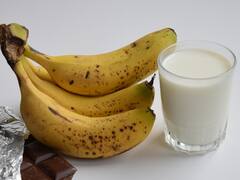 केले के साथ गलती से भी ना खाएं ये 4 चीजें, वरना पेट को लेकर हमेशा रहेंगे परेशान