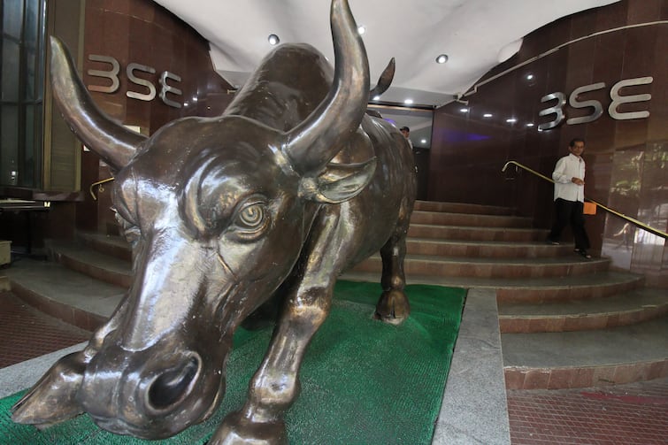 sensex-nifty-closes-at-record-high-sensex-rally-800-points-nifty-bank-nifty-it-stocks-saw-huge-buying Share Market Update: নতুন রেকর্ড গড়ল বাজার, সেনসেক্সে ৮০০ পয়েন্টের লাফ