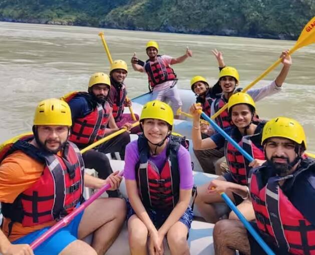 ਰਿਸ਼ੀਕੇਸ਼ ਵੀ ਬਹੁਤ ਖੂਬਸੂਰਤ ਜਗ੍ਹਾ ਹੈ ਪਰ ਮਾਨਸੂਨ ਦੌਰਾਨ ਇੱਥੇ ਆ ਕੇ ਤੁਸੀਂ ਗਲਤੀ ਕਰੋਗੇ। ਕਿਉਂਕਿ ਲੋਕ ਅਕਸਰ ਰਿਸ਼ੀਕੇਸ਼ ਵਿੱਚ ਪਾਣੀ ਦੀਆਂ ਗਤੀਵਿਧੀਆਂ ਕਰਨ ਜਾਂਦੇ ਹਨ। ਪਰ ਮਾਨਸੂਨ ਦੌਰਾਨ ਇੱਥੇ ਪਾਣੀ ਦੀਆਂ ਸਾਰੀਆਂ ਗਤੀਵਿਧੀਆਂ ਰੋਕ ਦਿੱਤੀਆਂ ਜਾਂਦੀਆਂ ਹਨ।ਗੰਗਾ ਨਦੀ ਵਿੱਚ ਪਾਣੀ ਦਾ ਪੱਧਰ ਵੀ ਬਹੁਤ ਵੱਧ ਜਾਂਦਾ ਹੈ।