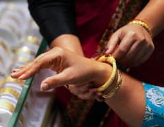 Gold Silver Price Today: আজ বাজারে সোনা-রুপোর সঠিক দাম কত চলছে?