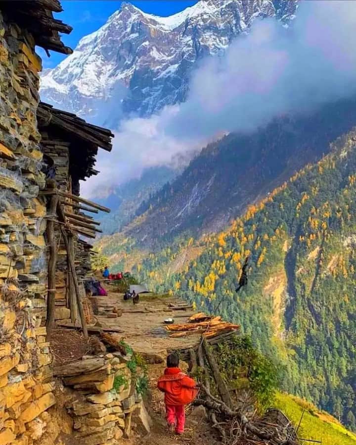 उत्तराखंड का कोना-कोना खूबसूरत है. लेकिन मॉनसून में उत्तराखंड की कुछ जगह सुरक्षित नहीं है. इनमें धारचूला, केदारनाथ, बागेश्वर ,अल्मोड़ा की कुछ जगह शामिल है. यहां पर बारिश के समय हालात बहुत खराब हो जाती है. यातायात पूरी तरह से बाधित हो सकती है.