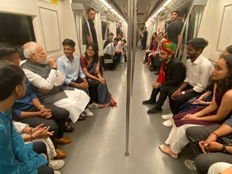 PM Modi interacts people Delhi Metro attend centenary celebrations Delhi University watch WATCH: Prime Minister Narendra Modi Travels By Metro To Delhi University's Centenary Celebrations
