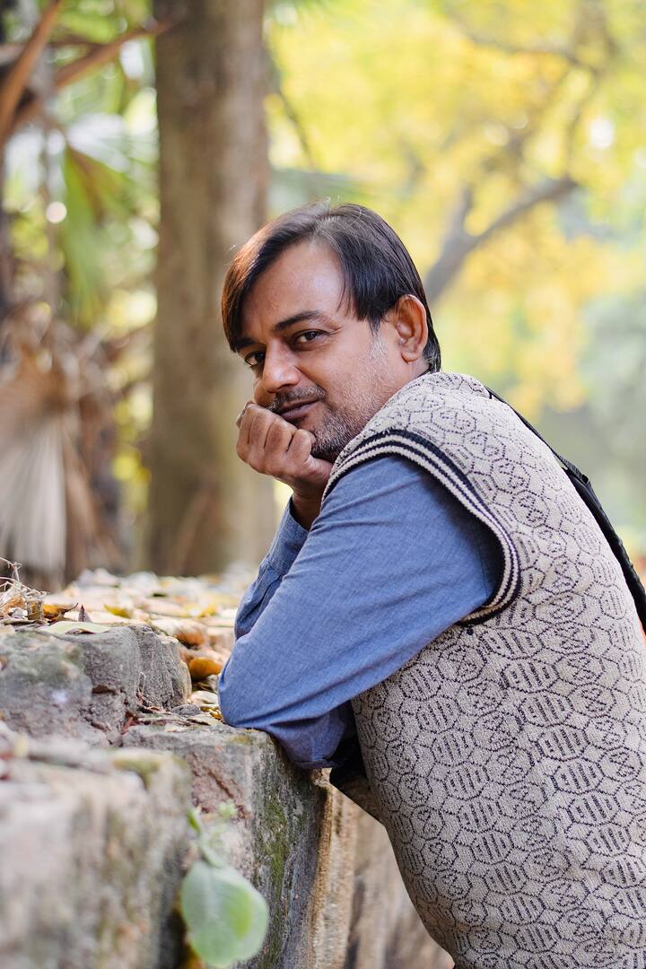 ছবির নাম 'ত্রিভুজ'। তিনটি ভিন্ন গল্প নিয়ে তৈরি হয়েছে এই ছবি।