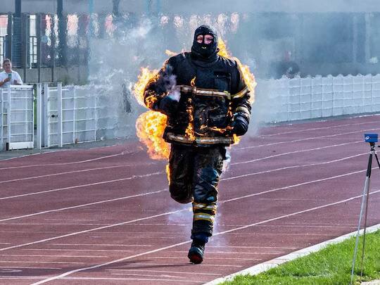 French firefighter jonathan vero set new Guinness world record for fastest 100 metre full body burn run without oxygen Viral Video: ਖੁਦ ਨੂੰ ਅੱਗ ਲਗਾ ਕੇ ਭੱਜਿਆ ਸ਼ਖਸ, ਬਣਾਇਆ ਵਰਲਡ ਰਿਕਾਰਡ, ਗਿਨੀਜ਼ ਬੁੱਕ 'ਚ ਵੀ ਦਰਜ ਹੋਇਆ ਨਾਂ