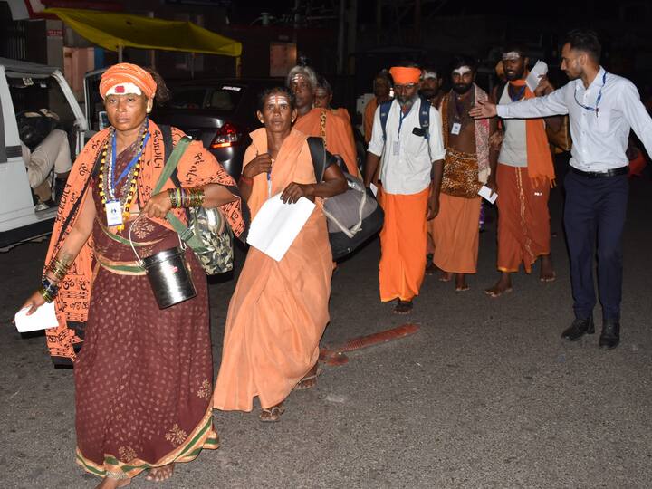 The first batch of pilgrims left for the twin base camps in Kashmir to undertake a pilgrimage to the 3,880-metre-high cave shrine of Lord Shiva in the south Kashmir Himalayas. (Source: PTI)