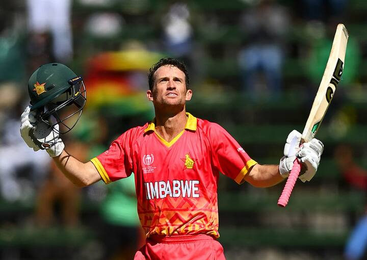 50 ஓவர் முடிவில் 7 விக்கெட் இழப்பிற்கு 332 ரன்கள் எடுத்திருந்தது ஜிம்பாப்வே. அதிகபட்சமாக சீன் வில்லியம்ஸ் 103 பந்துகளில் 14 பவுண்டரி, 3 சிக்சர்களுடன் 142 ரன்கள் அடித்திருந்தார்.