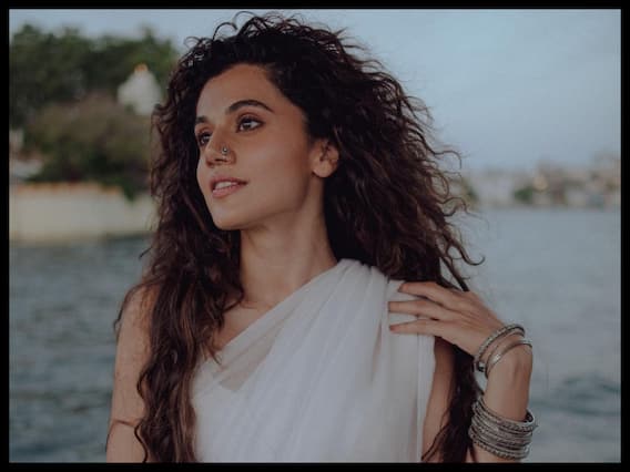 Taapsee Pannu Photos: తెల్ల చీరలో ఢిల్లీ పిల్ల అదిరిపోలా! Taapsee Pannu Photos: తెల్ల చీరలో ఢిల్లీ పిల్ల అదిరిపోలా!