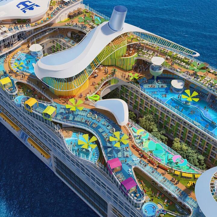 बता दें कि इस जहाज में लगभग 5610 यात्री और 2350 क्रू मेंबर बैठ सकते हैं. जानकारी के मुताबिक क्रूज में दुनिया का सबसे बड़ा वाटर पार्क भी है. इसमें 6 वाटर स्लाइड्स भी है.