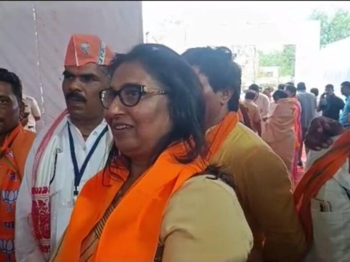 Congress in Madhya Pradesh BJP Vijayalakshmi sadhau sister pramila sadhau joined BJP on Friday ANN MP Election 2023: मध्य प्रदेश में कांग्रेस को झटका, पूर्व मंत्री विजयलक्ष्मी की बहन प्रमिला साधौ बीजेपी में शामिल