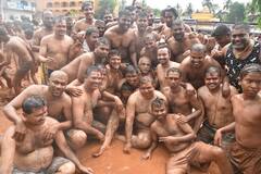 Goa Chikhal Kalo Festival 2023  : गोव्यात चिखल काला उत्सव साजरा,  विठुरायाच्या गजरात दंग होऊन गोवेकर उघड्या अंगाने चिखलात लोळले!