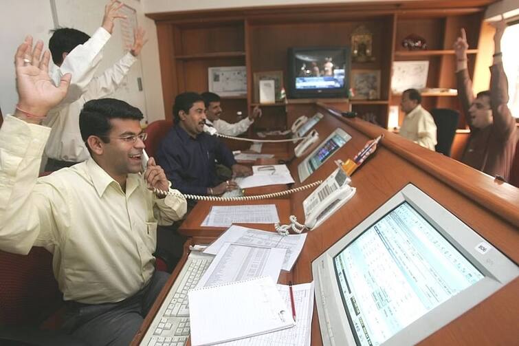 Stock Market Closing 30th June 2023 sensex jumps 803 ponits market cap 296 45 lakh crore Stock Market Closing: ભરચોમાસે પૂરબહારમાં ખીલ્યું શેરબજાર, 800 પોઈન્ટનો ઉછાળો, માર્કેટ કેપ 296.46 લાખ કરોડની ઐતિહાસિક ટોચ પર