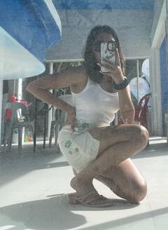 Anikha surendran : சூரிய ஒளியில் செல்ஃபி எடுக்கும் அஜித்தின் ஆன் ஸ்கிரீன் மகள் அனிகா சுரேந்திரன்!