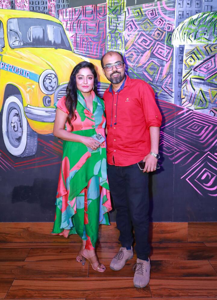 প্রসঙ্গত, ২০২১ এর ১৭ ই সেপ্টেম্বর বড়পর্দায় মুক্তি পেয়েছিল পরিচালক বাপ্পার প্রথম ছবি 'শহরের উপকথা'। বিখ্য়াত নাট্য়কার বাদল সরকারের লেখা 'বাকি ইতিহাস' নাটক অবলম্বনে তৈরি হয়েছিল এই সিনেমা।