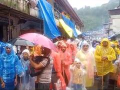 केदारनाथ धाम में दो दिनों से हो रही लगातार बारिश, सोनप्रयाग और गौरीकुंड में तीन घंटे रोकी गई यात्रा