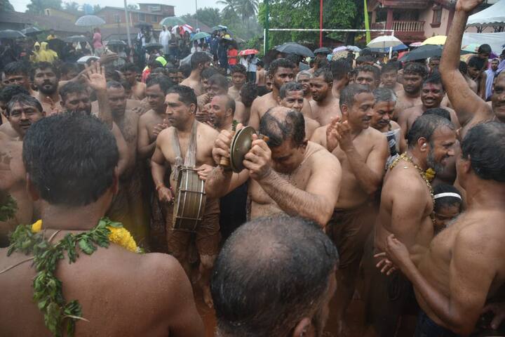 आषाढी एकादशीचा सोहळा पार पडल्यानंतर गोव्यात चिखल काला उत्सव साजरा केला जातो