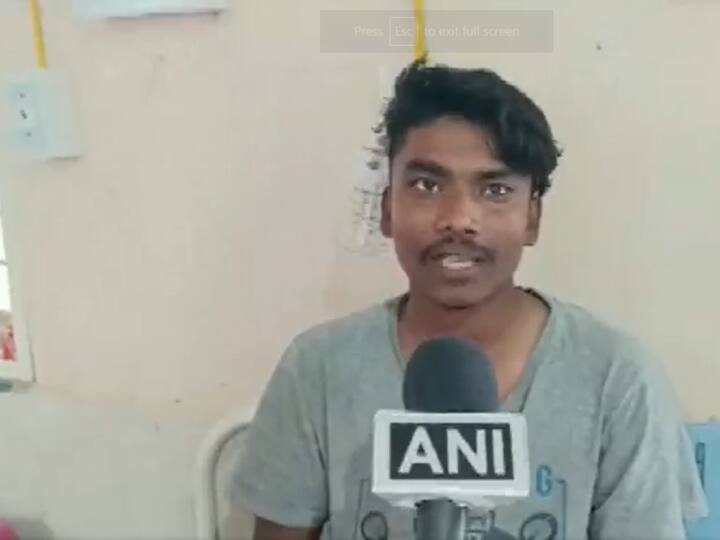 बुलढाणा में हुए सड़क हादसे में घायल हुए योगेश रामदास गवई भालेगांव ने कहा कि मैं विदर्भ ट्रेवल की बस में बैठा था. हमारी गाड़ी समृद्धी पर दुर्घटना ग्रस्त हुई और गाड़ी पलटने के तुरंत गाड़ी में आग लग गई. हम 3-4 लोग शीशा तोड़कर बाहर आए. हमारे बाहर आते ही गाड़ी में धमाका हो गया. फायर टीम घटना के 10-15 मिनट बाद आई और आग पर काबू पाया.