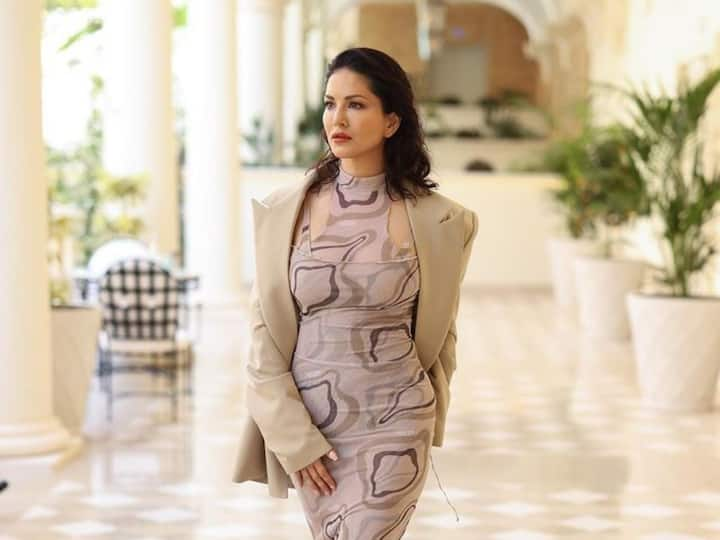 Sunny Leone Update: চলতি বছরের মে মাসে মুক্তি পেয়েছে অনুরাগ কাশ্যপ পরিচালিত 'কেনেডি'। 'কান ফিল্ম ফেস্টিভ্যাল'-এ এই ছবি দেখানো হয়। সেখানে ছবির গোটা টিমের সঙ্গে হাজির হন সানি।