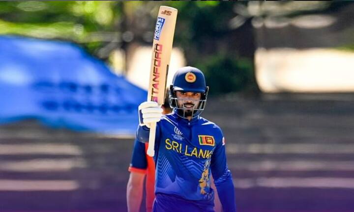 47.4 ஓவரில் அனைத்து விக்கெட்டுகளையும் இழந்து 213 ரன்கள் எடுத்திருந்தது. அதிகபட்சமாக தனஞ்சய டி சில்வா 93 ரன்கள் எடுத்திருந்தார்.