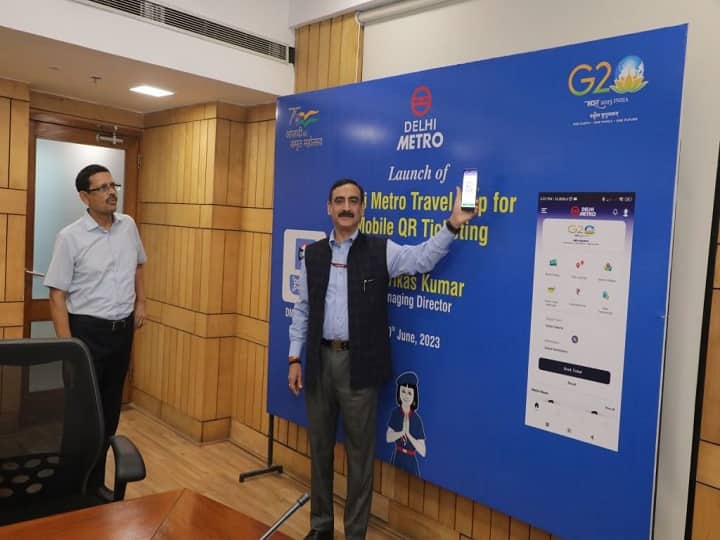 दिल्ली मेट्रो के पैसेंजर्स की परेशानी को कम करने के लिए डीएमआरसी ने एक DMRC TRAVEL App लॉन्च किया है. परेशानी मुक्त एंट्री और एग्जिट की सुविधा से लैस ऐप से मोबाइल क्यूआर टिकट बनाया जा सकेगा.