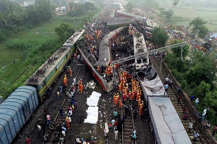 major action by the railways in odisha train accident Train Accident : ਓਡੀਸ਼ਾ ਰੇਲ ਹਾਦਸੇ ਨੂੰ ਵਾਪਰੇ ਇੱਕ ਮਹੀਨਾ ਪੂਰਾ, ਹੁਣ ਤੱਕ ਕੀ ਕੀ ਹੋਇਆ ਤੇ ਕਿਹੜੇ ਅਫ਼ਸਰ ਹੋਏ ਸਸਪੈਂਡ ?