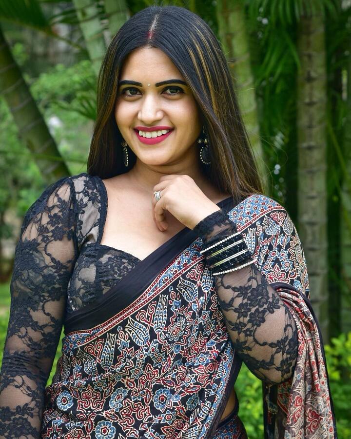 స్రవంతి చొక్కారపు అందమైన ఫోటోలు