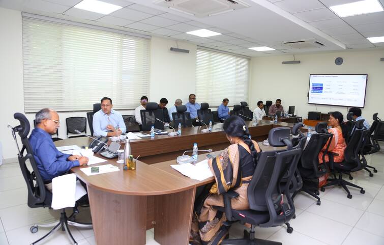 AP Chief Secretary Jawahar reddy reviews over Employment to Youth in state DNN AP CS Jawahar Reddy: యువతకు భారీగా ఉపాధి అవకాశాలు కల్పిస్తాం, సమీక్షలో ఏపీ సీఎస్ జవహర్ రెడ్డి