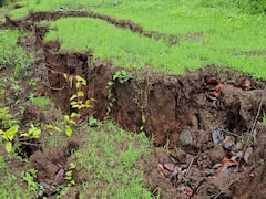 चिपळुणातील नांदिवसे-राधानगर परिसरात डोंगराला भेगा..नागरिकांमध्ये भीतीचे वातावरण