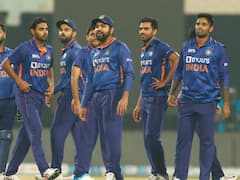 ऑस्ट्रेलिया के खिलाफ पहला मैच खेलने से टीम को फायदा या नुकसान? सुनील गावस्कर ने दिया जवाब