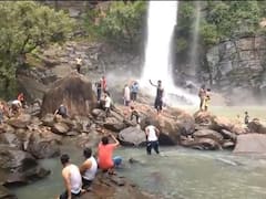 बारिश होते ही भोपाल में मौज मस्ती और उमंग में दिखे लोग, इन जगहों पर उमड़ने लगी भीड़