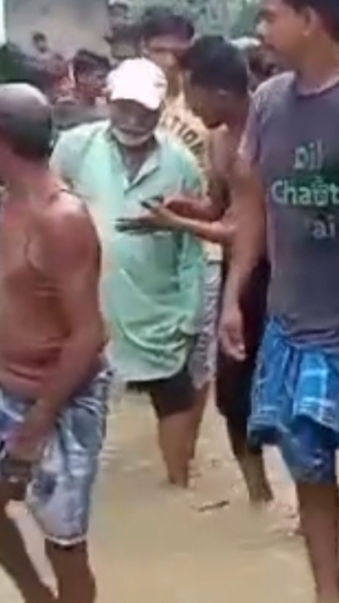 ভোটের প্রচারে গিয়ে ভাতারে বিক্ষোভের মুখে বিধায়ক।