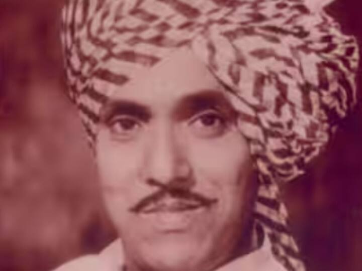 मराठी चित्रपटसृष्टीमधील प्रसिद्ध अभिनेते दादा कोंडके यांनी आपल्या अभिनयानं आणि विनोदी शैलीनं प्रेक्षकांच्या मनात विशेष स्थान मिळवलं आहे.