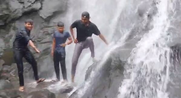 भुशी धरण ओव्हरफ्लो झाल्याने लोणावळ्यात पर्यटकांची गर्दी होण्याची शक्यता आहे.