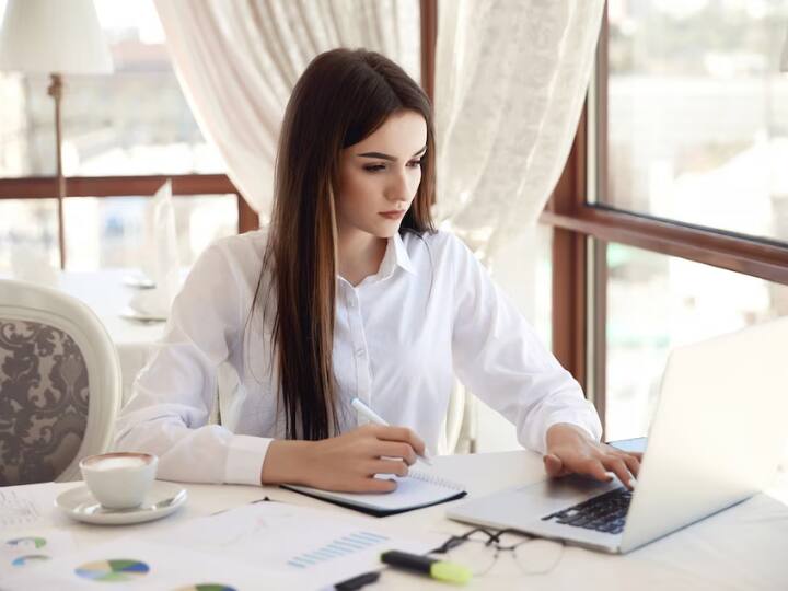 Tina Sendin नाम की एक महिला मार्केटिंग के क्षेत्र में काम करती है. साइड इनकम के लिए वह फ्रीलान्स कंटेंट राइटिंग का काम करती थी. महिला को उनके लॉन्ग टर्म क्लाइंट ने एक तीन महीने का प्रोजेक्ट दिया था.