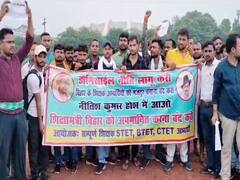 डोमिसाइल नीति के खिलाफ सड़क पर उतरे शिक्षक अभ्यर्थी, नीतीश सरकार को दिया अल्टीमेटम