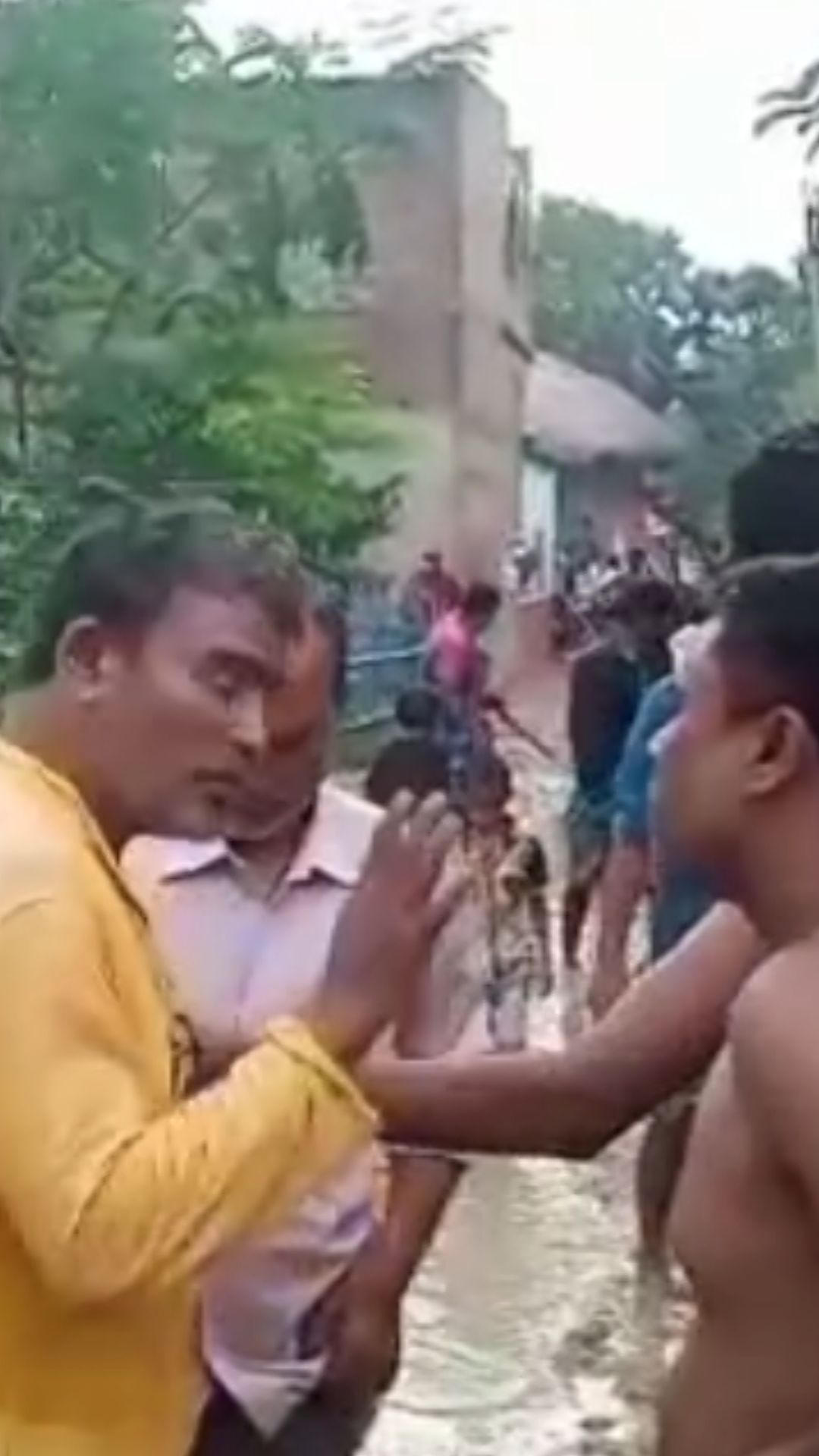 হয়নি কাজ, TMC বিধায়ককে নামানো হল কাদা ভর্তি রাস্তায়।