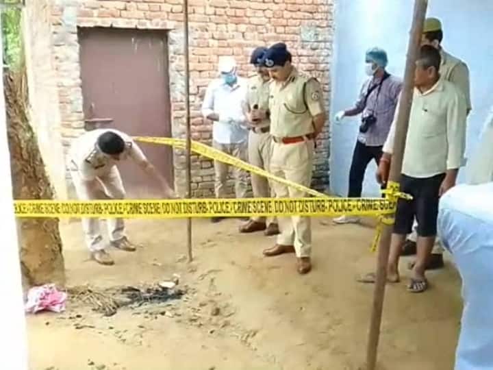 Aligarh Saint dead body found hanging in suspicious condition in temple of Gangiri Police station ann Aligarh News: मंदिर में संदिग्ध अवस्था में फांसी पर लटका मिला साधु का शव, परिजनों ने जताई हत्या की आशंका
