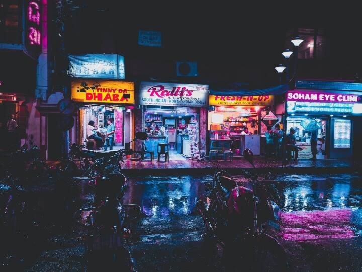 होटल और रेस्टोरेंट में कई ऐसी सुविधाएं होती हैं, जो आम लोगों के लिए बिल्कुल फ्री होती हैं. होटल मालिक आपको उनके लिए मना नहीं कर सकते हैं.