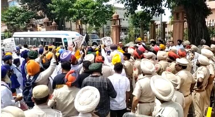 Khalistani slogans raised in Amritsar after Nijhar's murder in Canada Amritsar News: ਕੈਨੇਡਾ 'ਚ ਨਿੱਝਰ ਦੇ ਕਤਲ ਤੋਂ ਬਾਅਦ ਅੰਮ੍ਰਿਤਸਰ 'ਚ ਲੱਗੇ ਖ਼ਾਲਿਸਤਾਨੀ ਨਾਅਰੇ, RAW ਦਾ ਦਫ਼ਤਰ ਘੇਰਨ ਜਾਂਦੇ ਹਿਰਾਸਤ 'ਚ ਲਏ ਆਗੂ